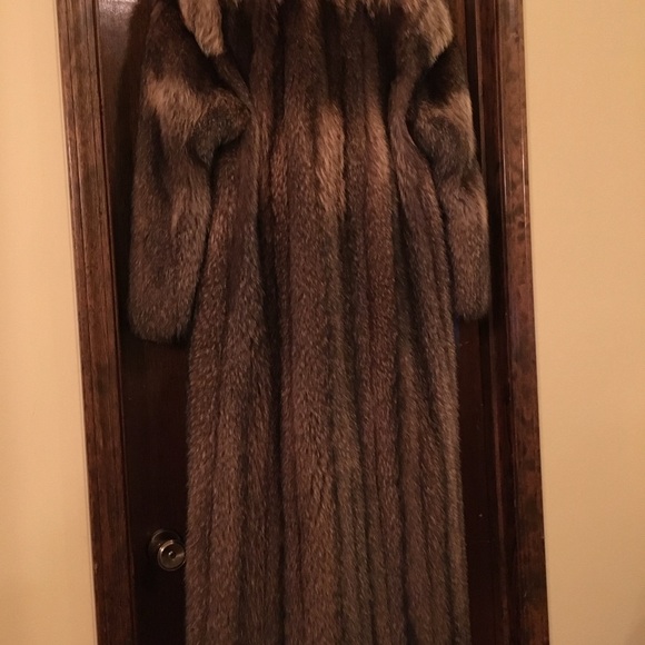 Luxurious Brown Fur Coat - Picture 4 of 8